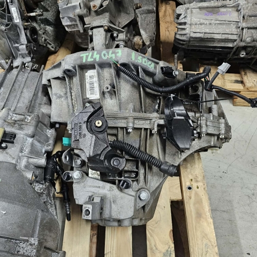Caixa de velocidades Renault Megane III 1.5 DCI referência TL4 047